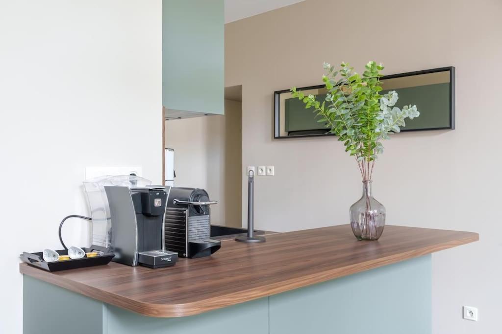 Appartement Lumineux Avec Cour 쇼몽 외부 사진