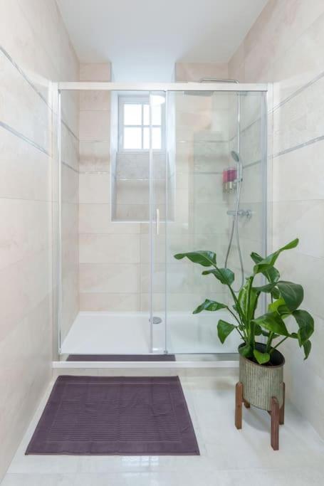 Appartement Lumineux Avec Cour 쇼몽 외부 사진