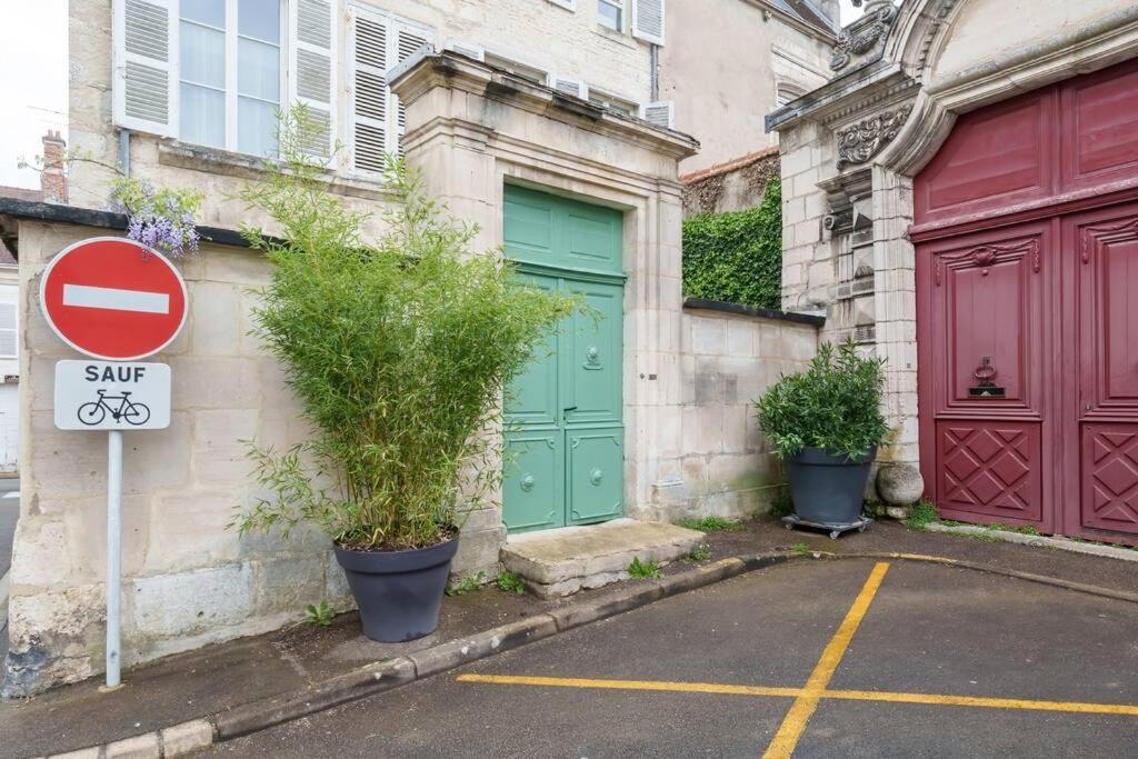 Appartement Lumineux Avec Cour 쇼몽 외부 사진